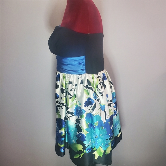 Trixxi semi formal strapless floral dress - Picture 3 of 5